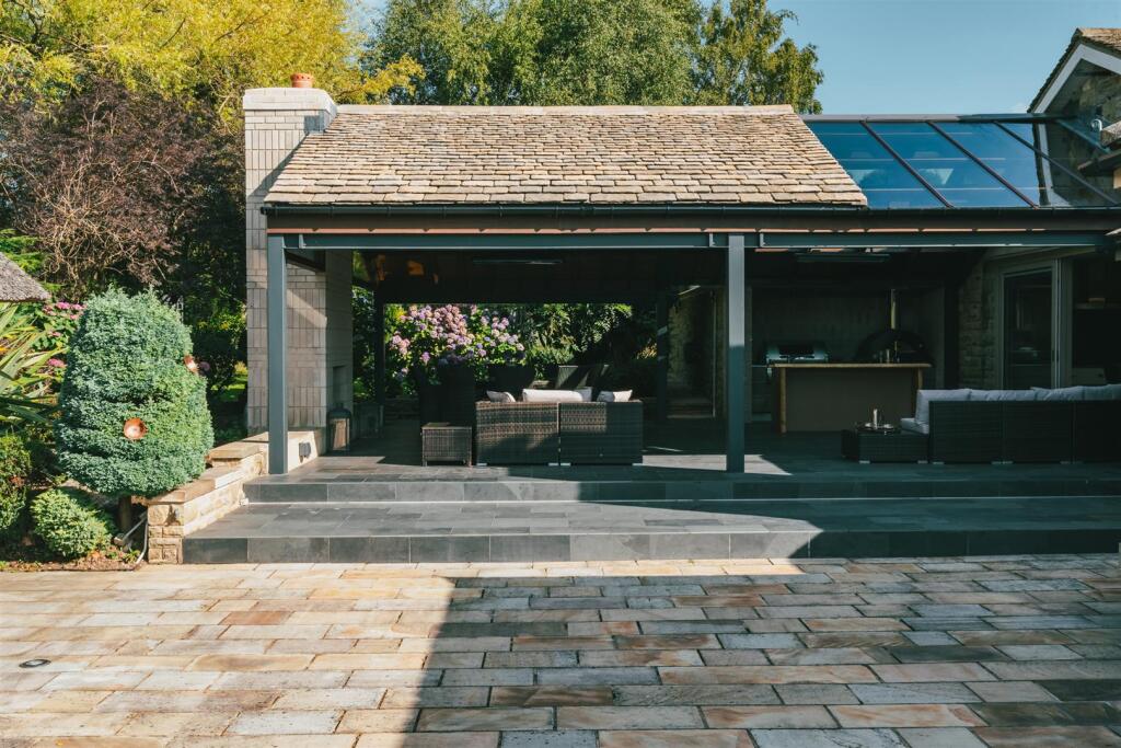 Outdoor Kitchen