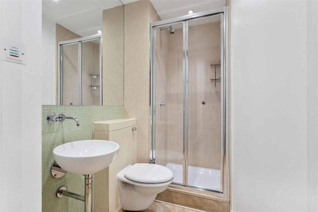 021020252_REL_Flat 1318 New Providence Wharf 1 Fai