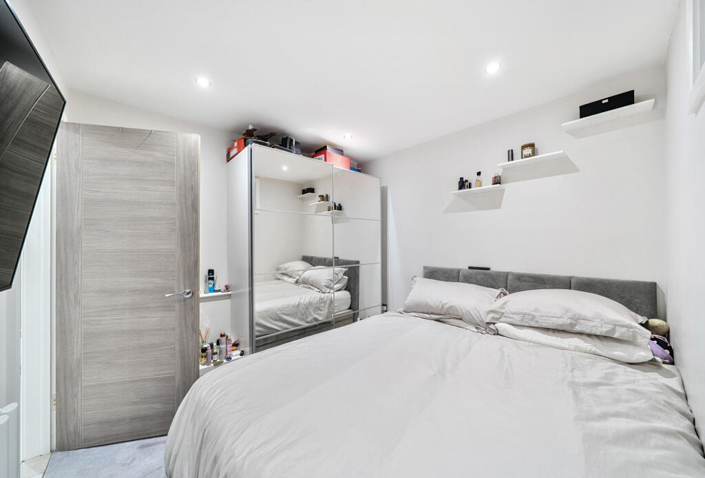 1311740-9-685296a...