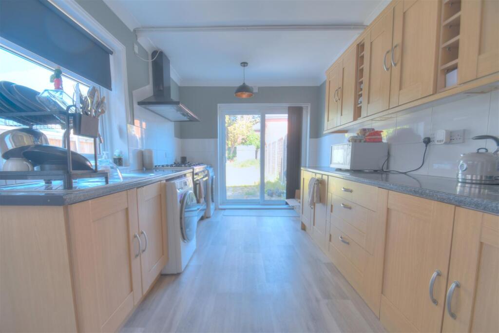 Kitchen 1.jpg