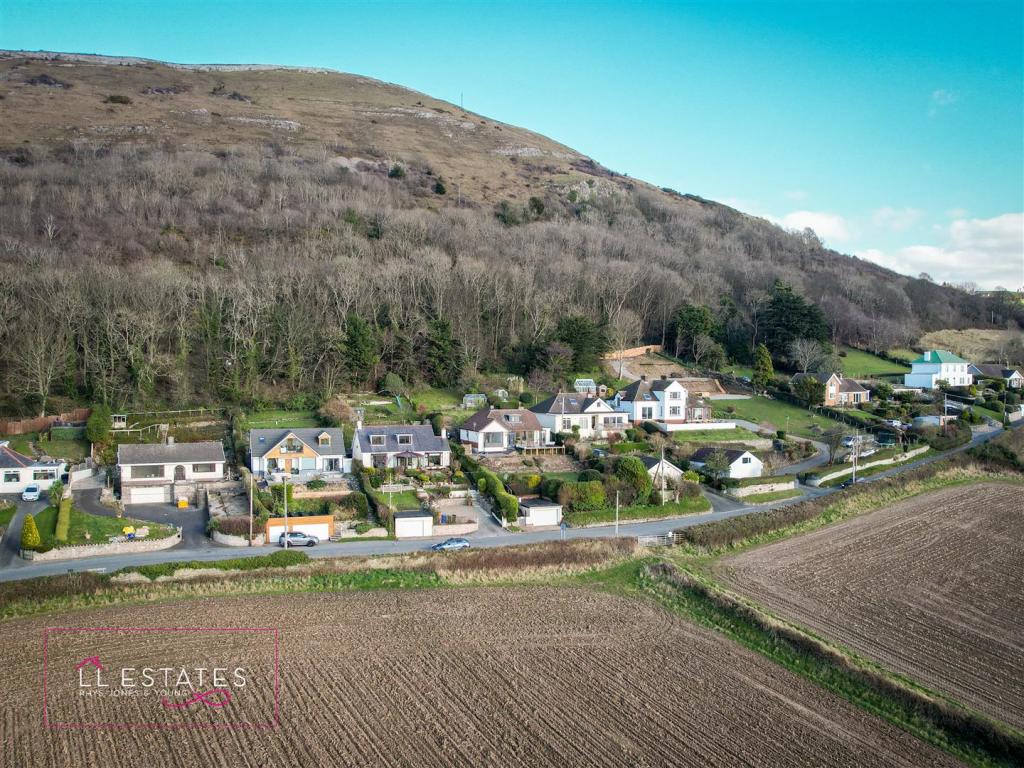 117 Cwm Road-3.jpg