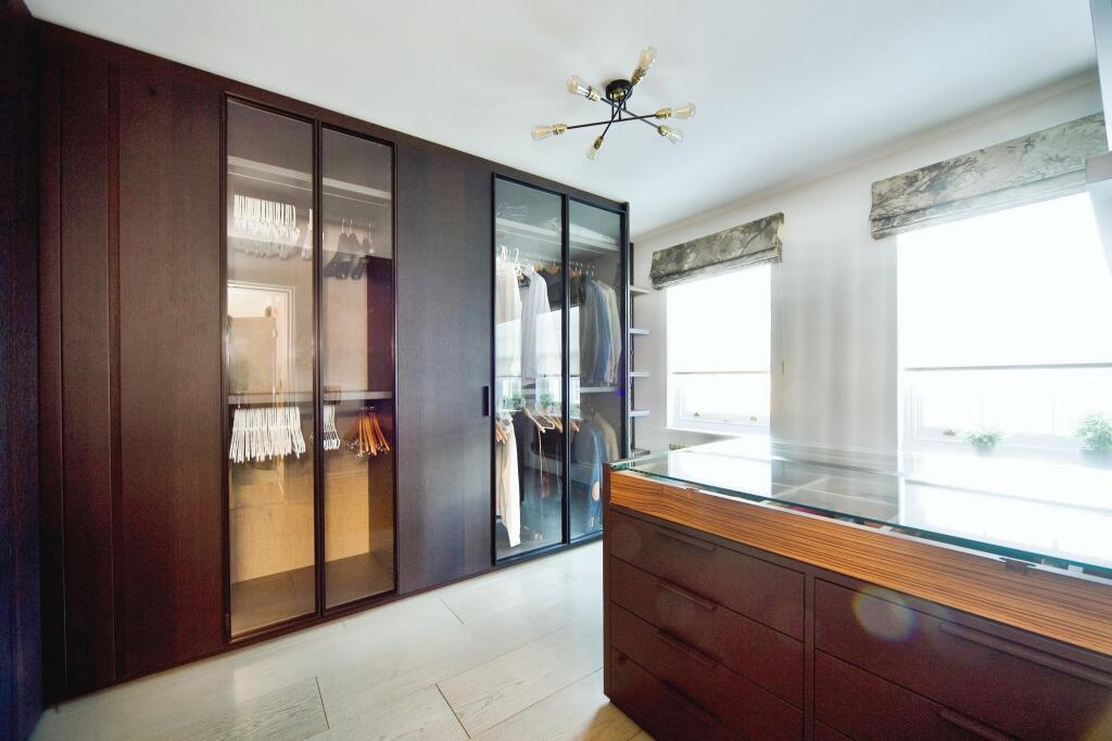 11 Squires Mount, Hampstead, London, NW3 1ED