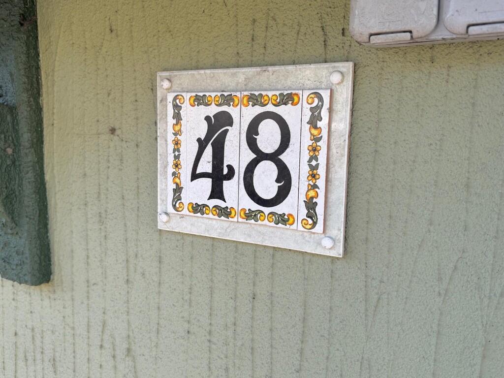 Number plaque