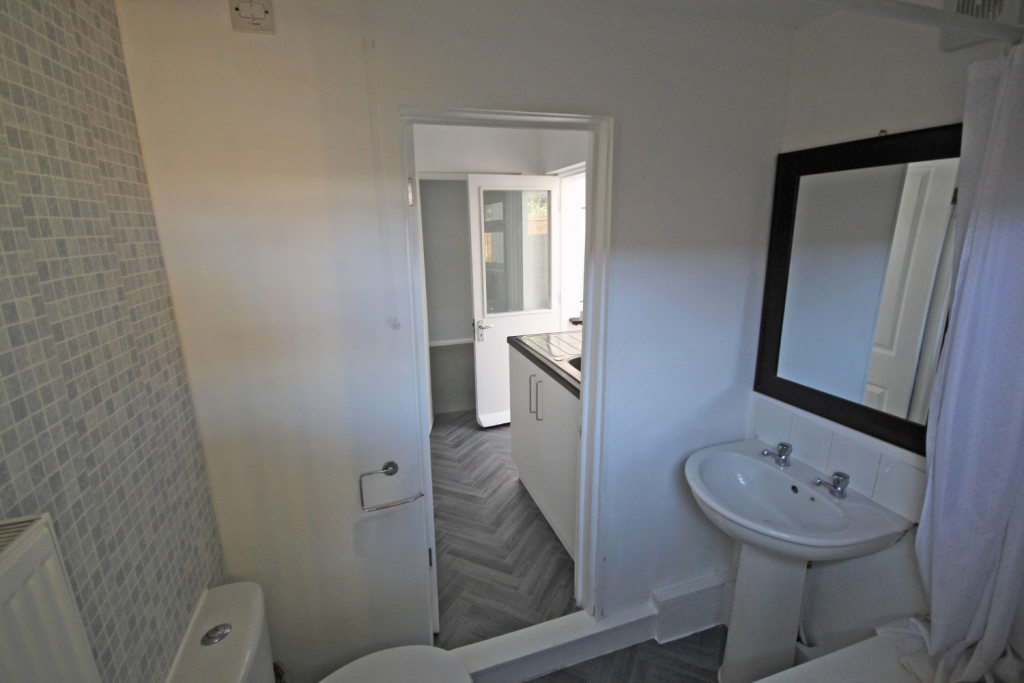 Ground floor family bathroom 