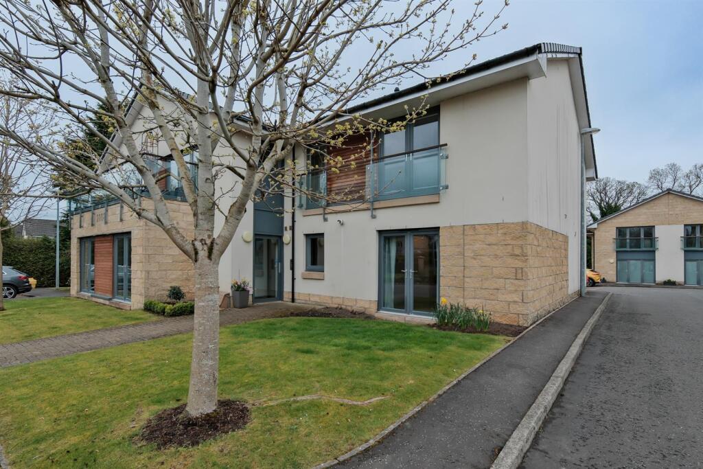 003-Flat 3, 41A, Station Road, Carluke, ML8 5AD.jp