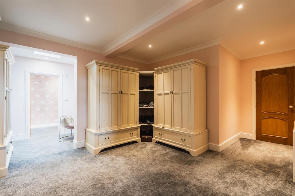 Master Dressing Room/Bedroom 4