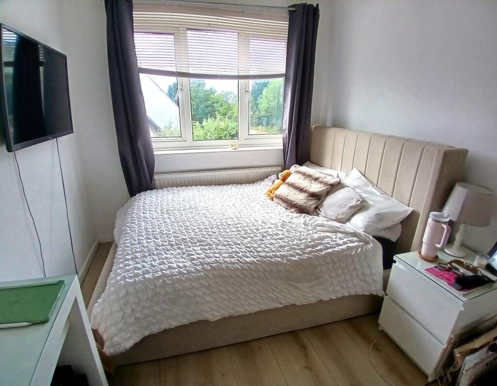 Bed 6.jpg