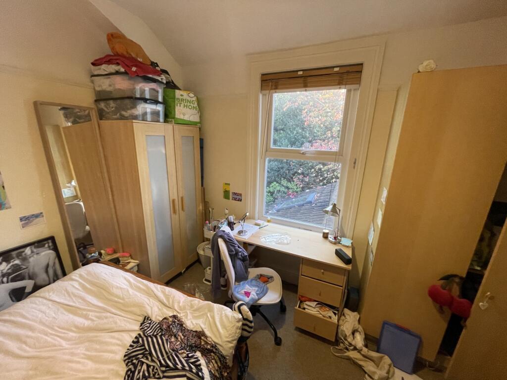 5A6BCFA7-BB0A-45D0-80A4-4009C3103236