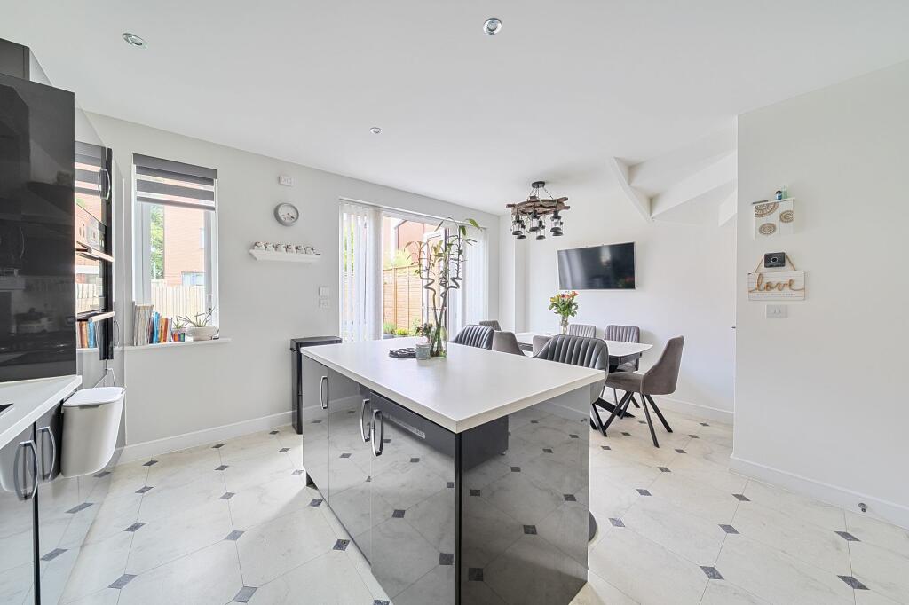 Kitchen /Dining Room