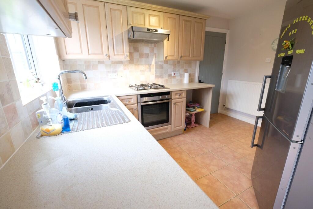 KITCHEN/BREAKFAST
