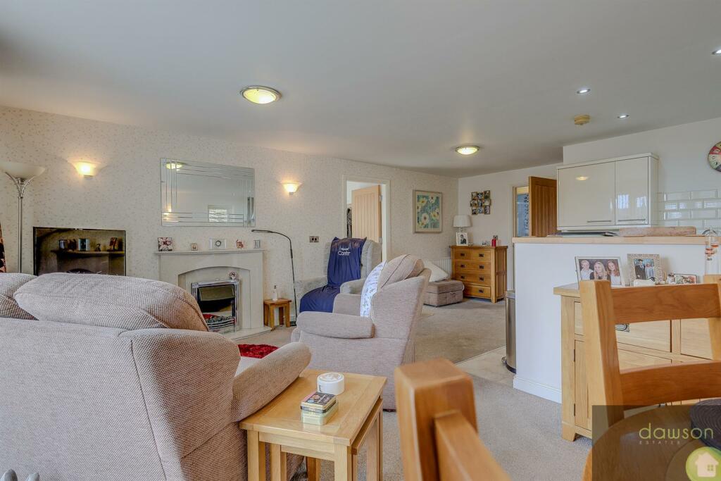 Lounge/Kitchen