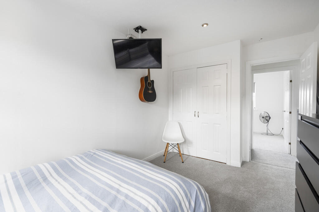 8 Fowler Cresent,...