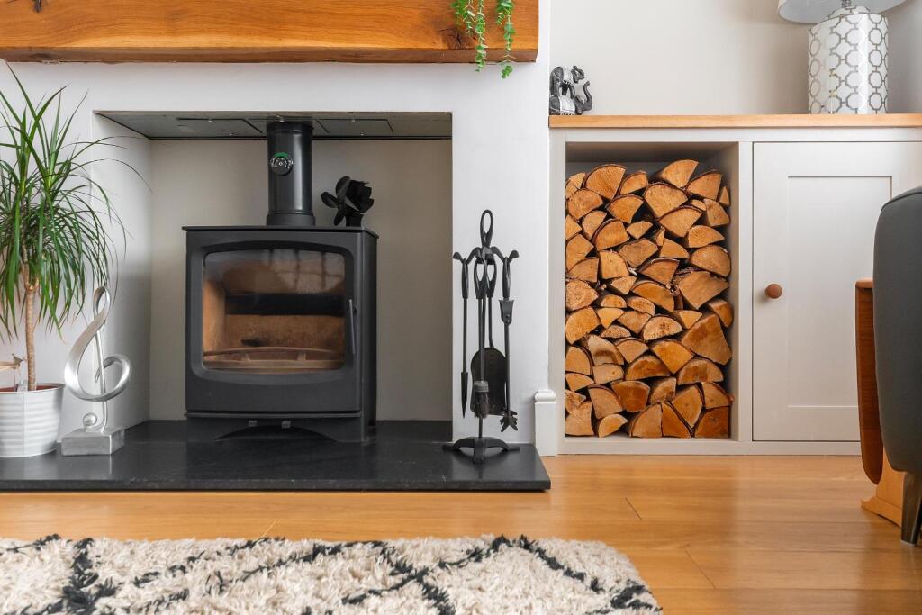 0A2AEE - Living Room A.jpg