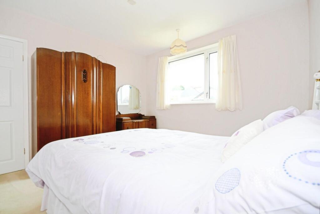 BEDROOM 2 02.jpg