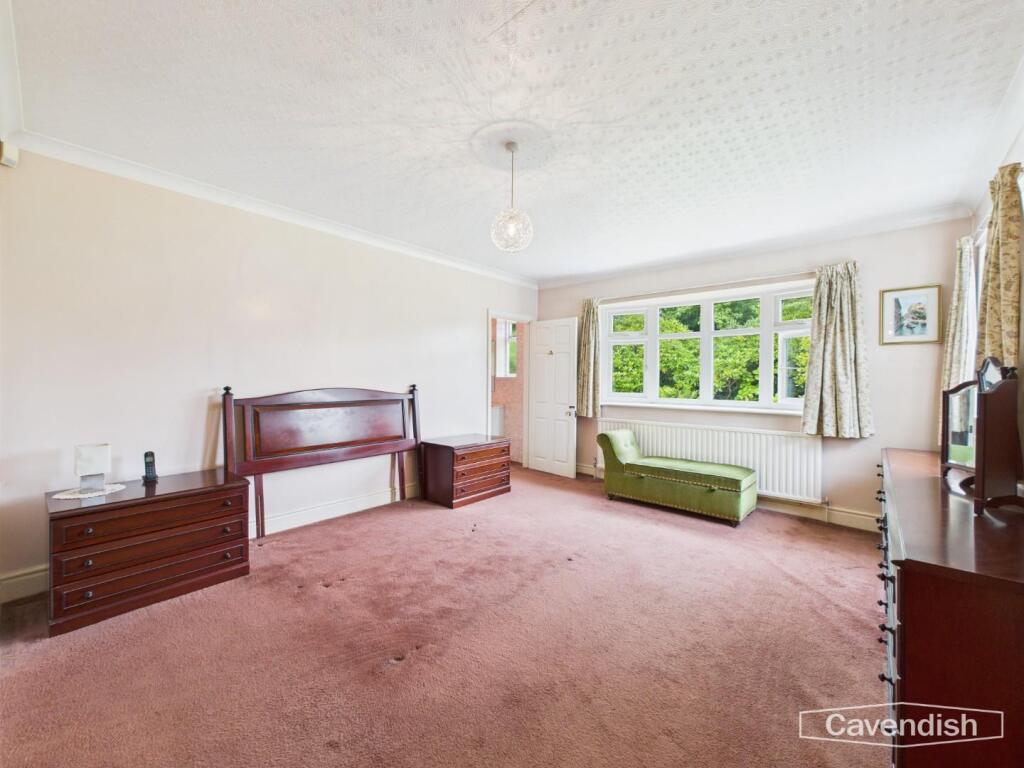 PRINCIPAL BEDROOM