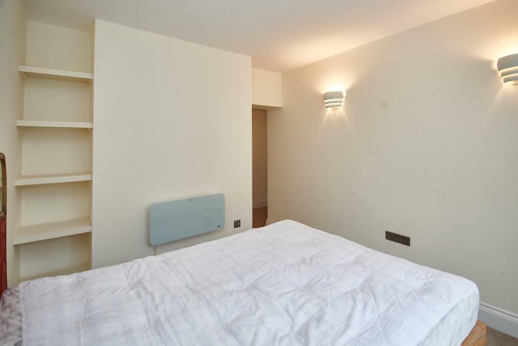 Bedroom pic 2