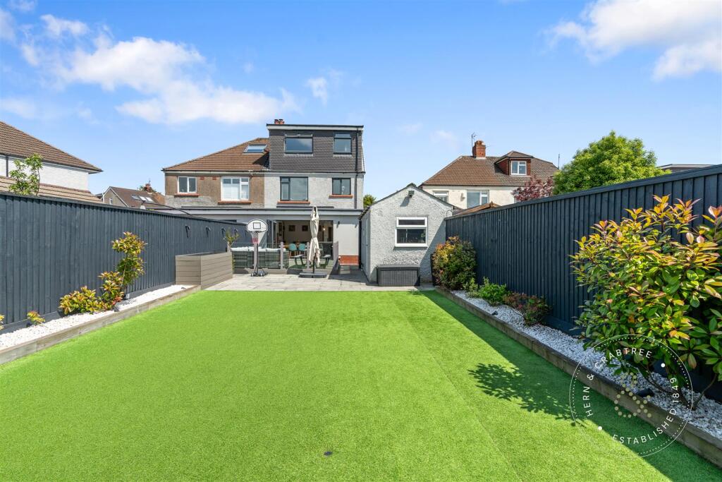 St Asaph Close, HernCrabtree (45).jpg