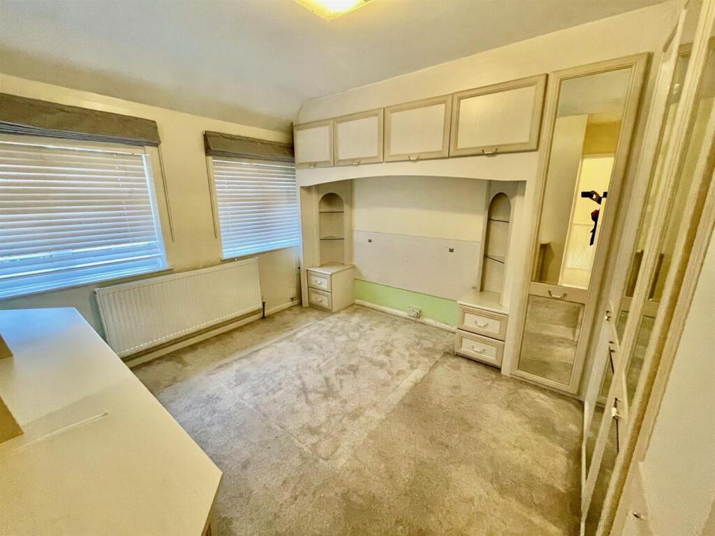 12 Kemble Close Bed 1.jpg