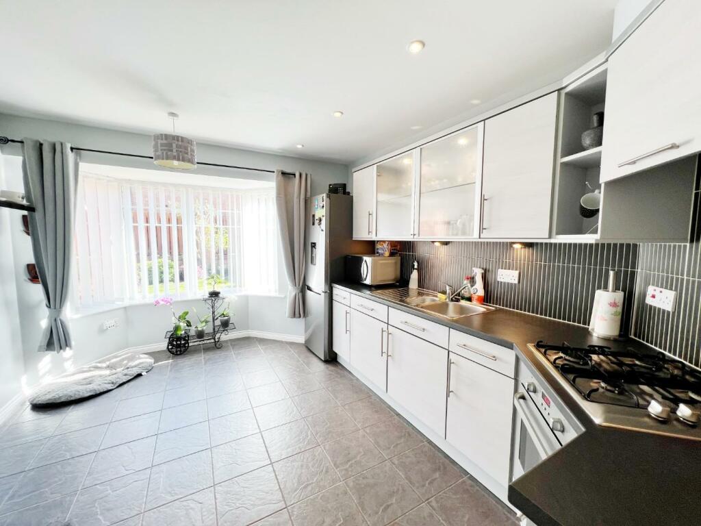 Kitchen pic 1.jpg