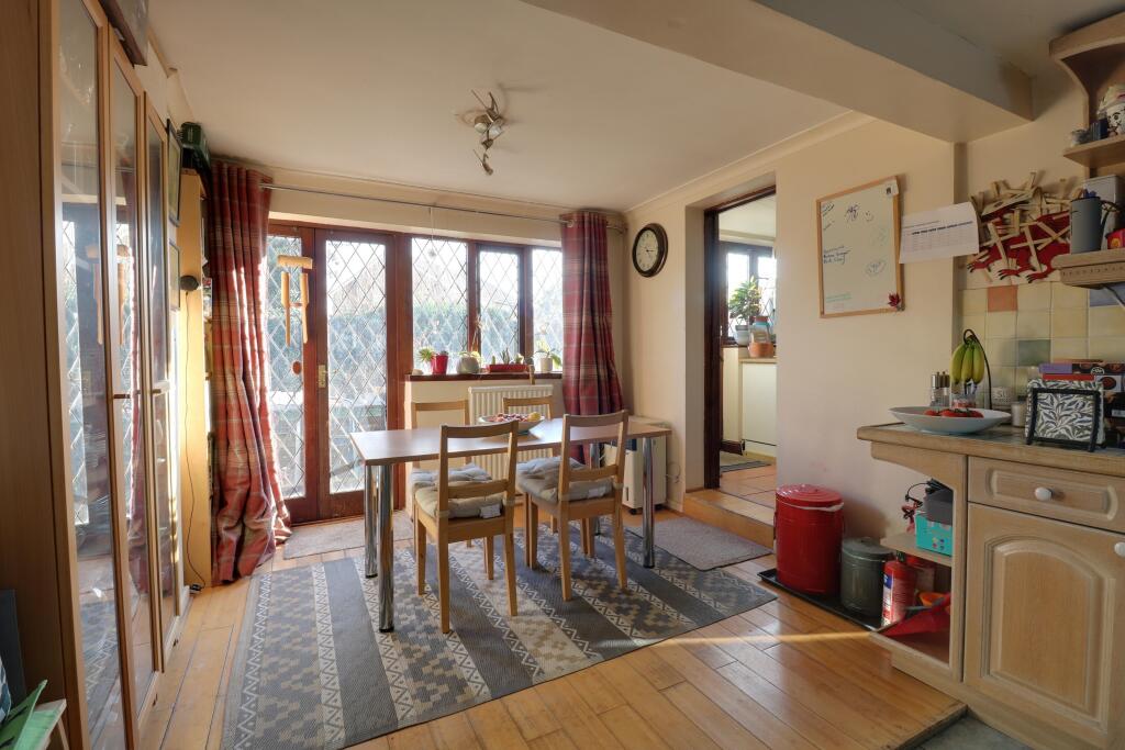 kitchen/breakfast