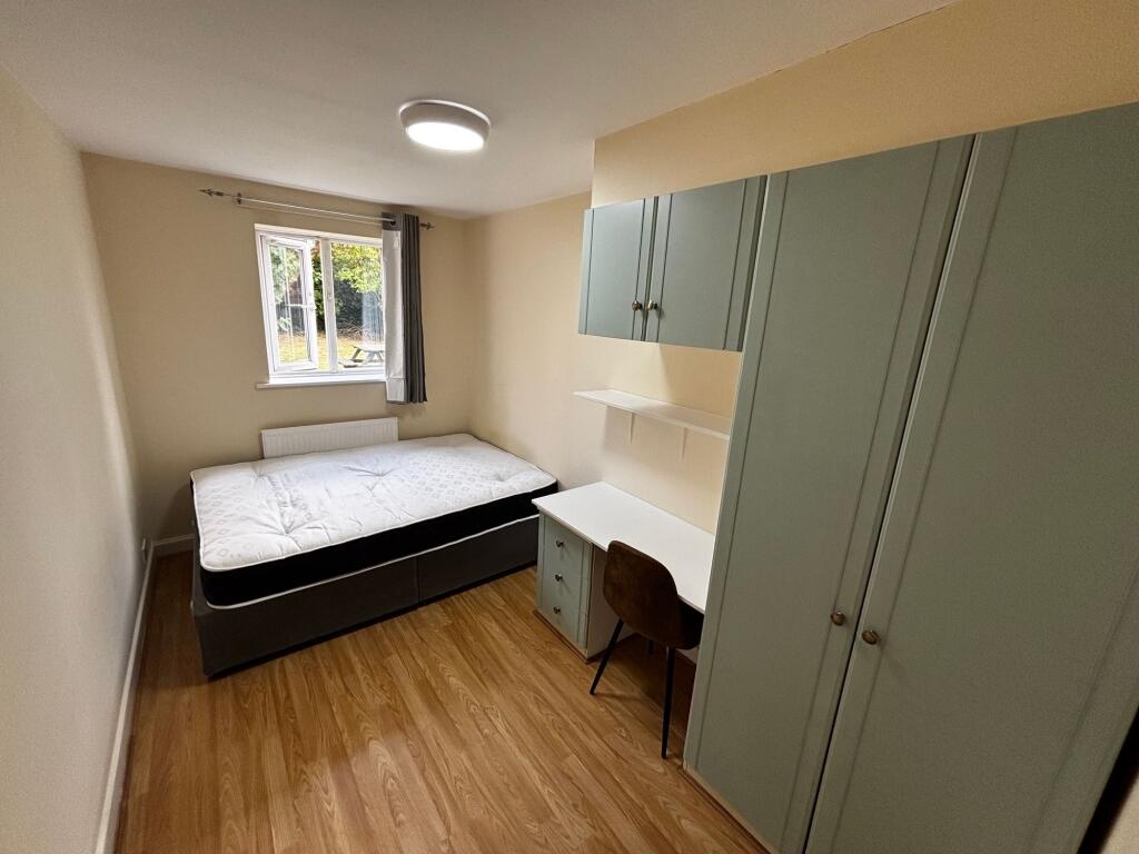 A bright, well-maintained single bedroom featur...