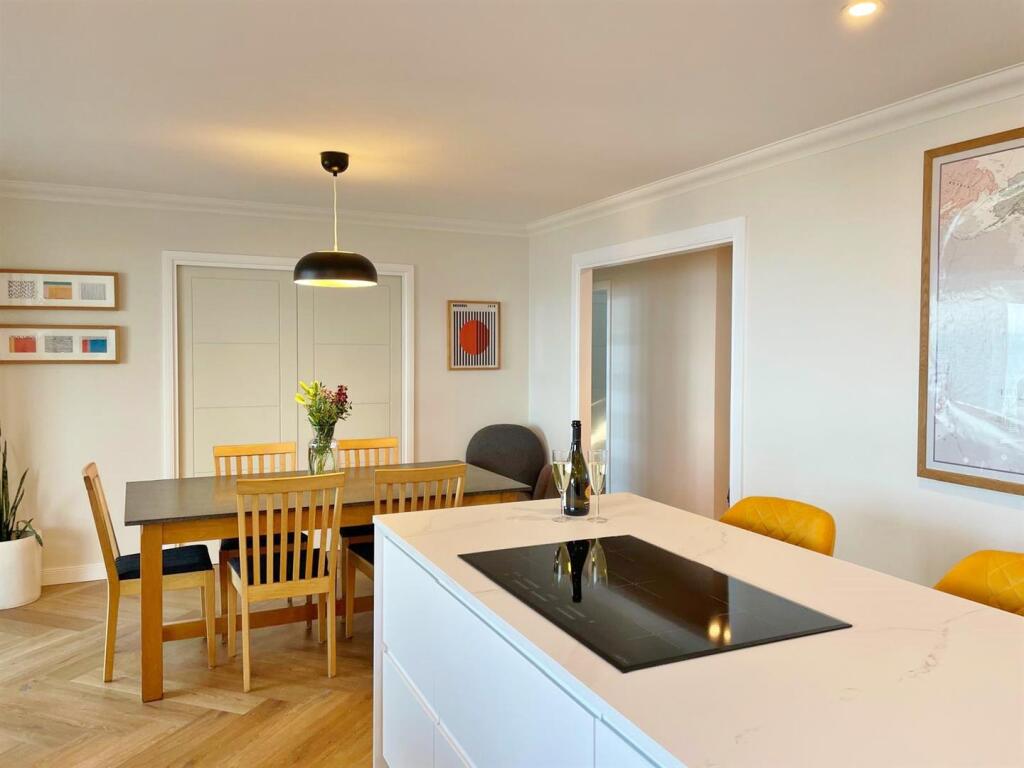 Kitchen /Dining room