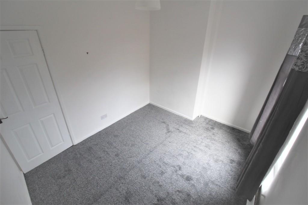 Master Bedroom (b)