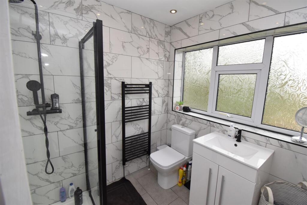 Bath/Shower Room