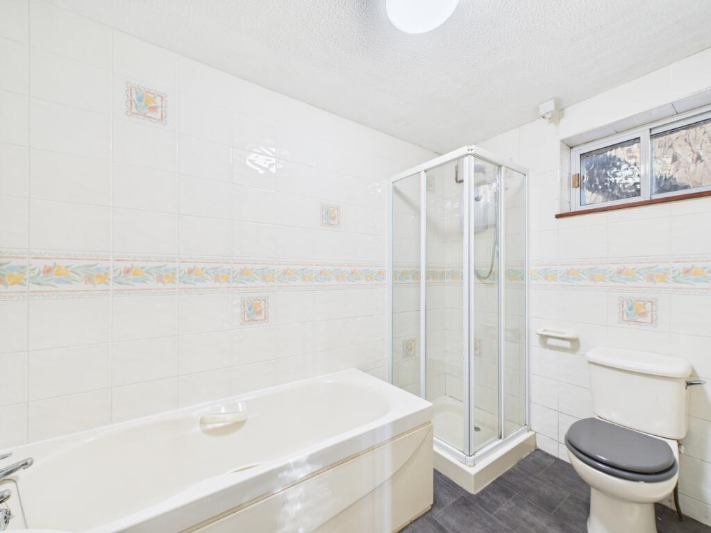 CAM01721G0-PR0105-STILL009