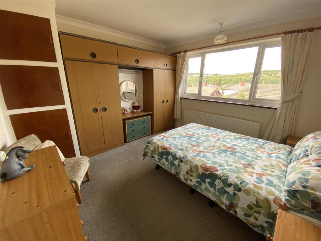 Bedroom no.1 rear double: