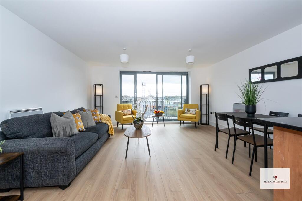 Regents Park Road 10@208-002 HR - HPA.jpg