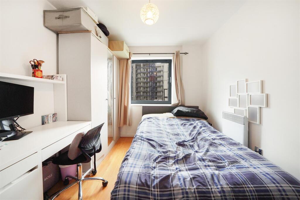 Flat 54, 72, High Street Stratford - T7NrqBIhiRcsl