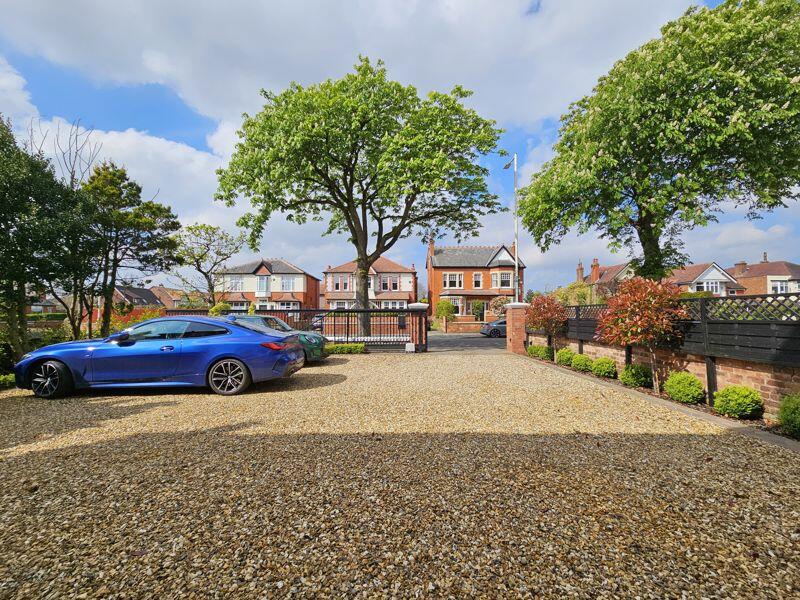 Driveway &amp; Front Outlook