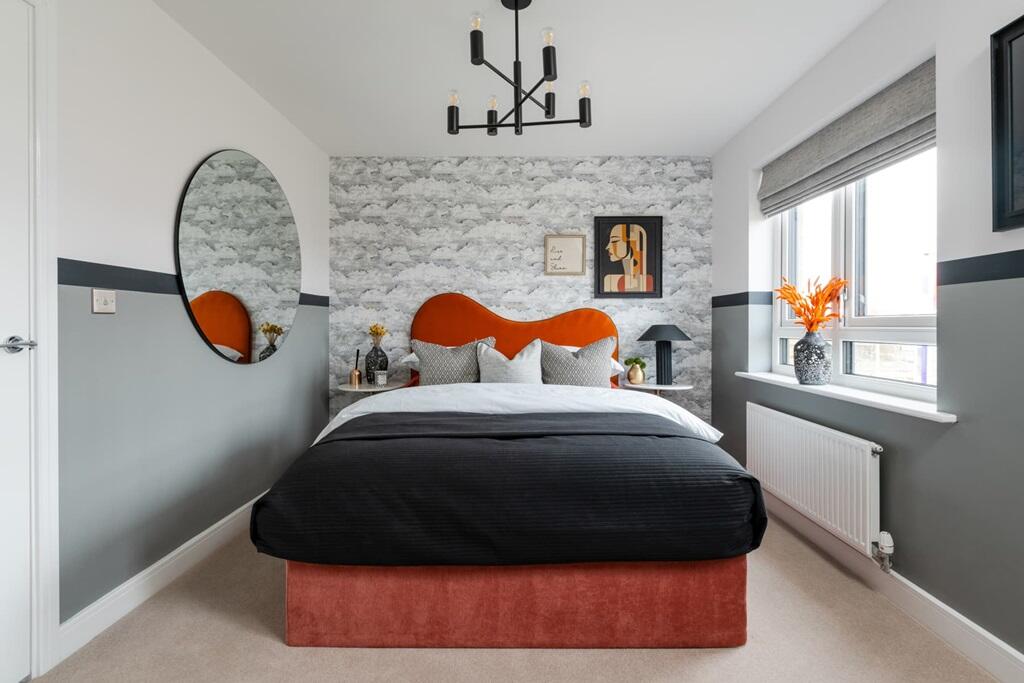 A generously sized bedroom 2