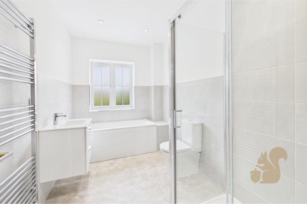 Family Bathroom - Hunters Grove.jpg