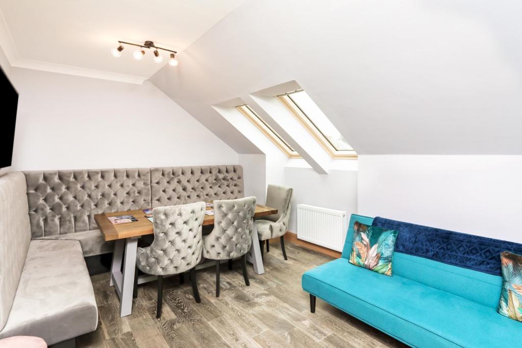 Lounge/Dining Room
