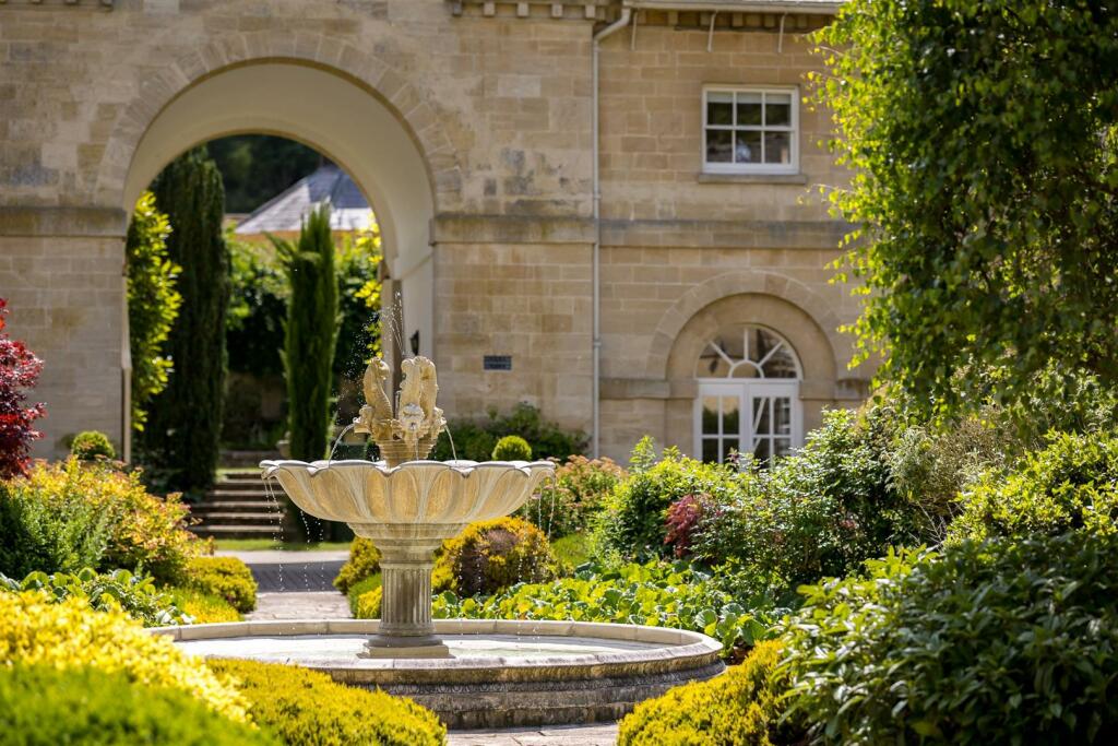 3 - 7 Sherborne Stables - GL54 3DW - Web.jpg