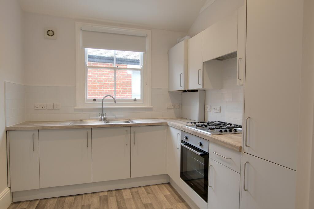 2. KITCHEN.jpg