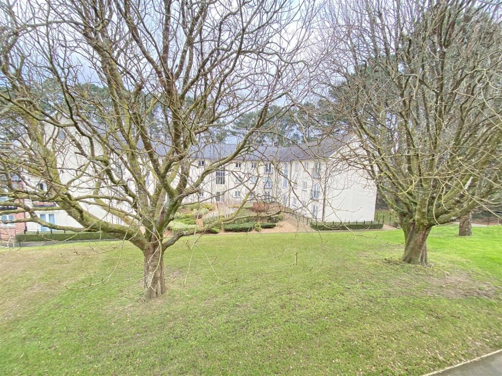 Echo Crescent 84 - View.jpg