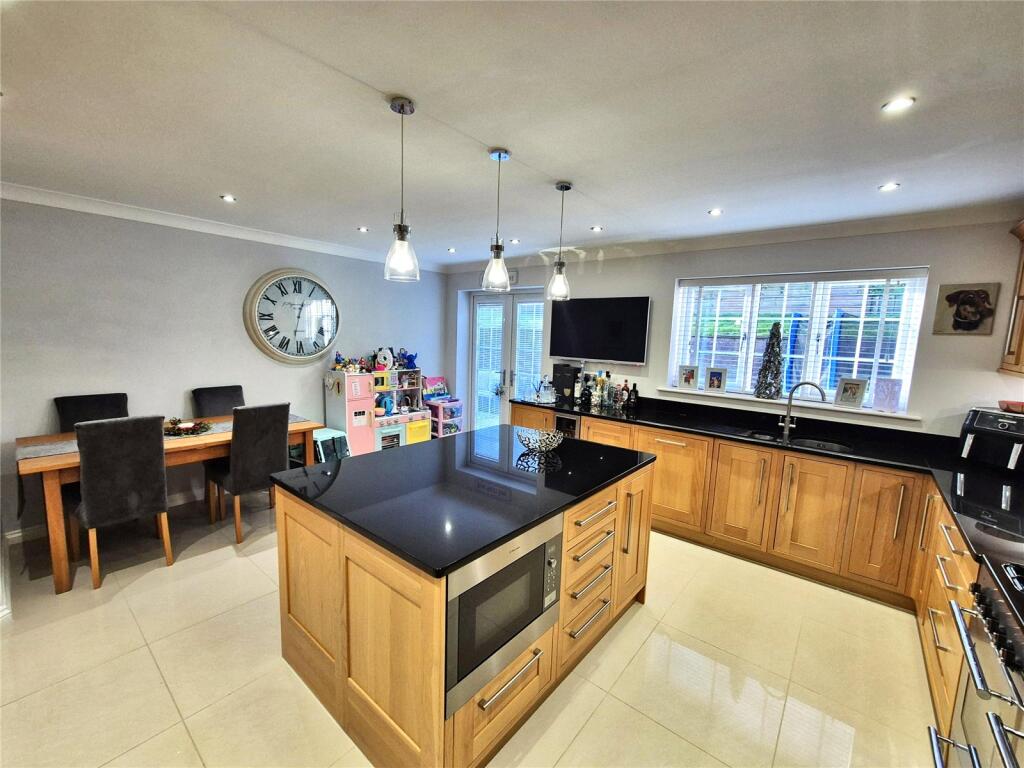 Kitchen/ Dining Room