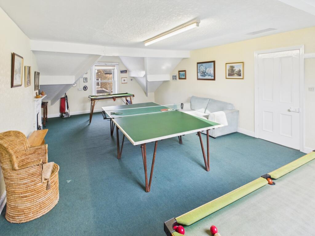 CAM04233G0-PR0042-STILL004