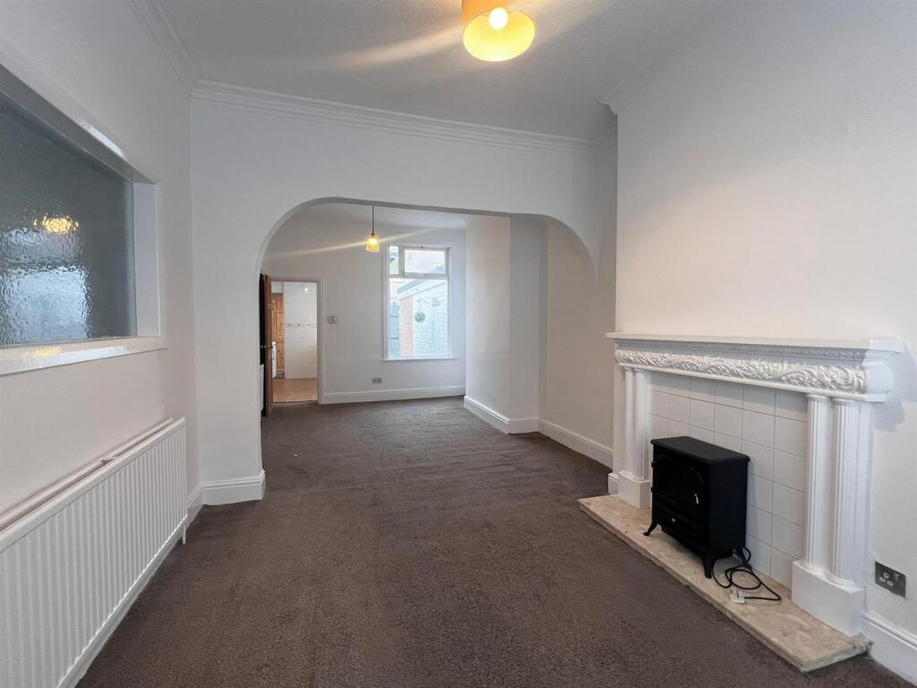 78SS - Through Lounge.jpg