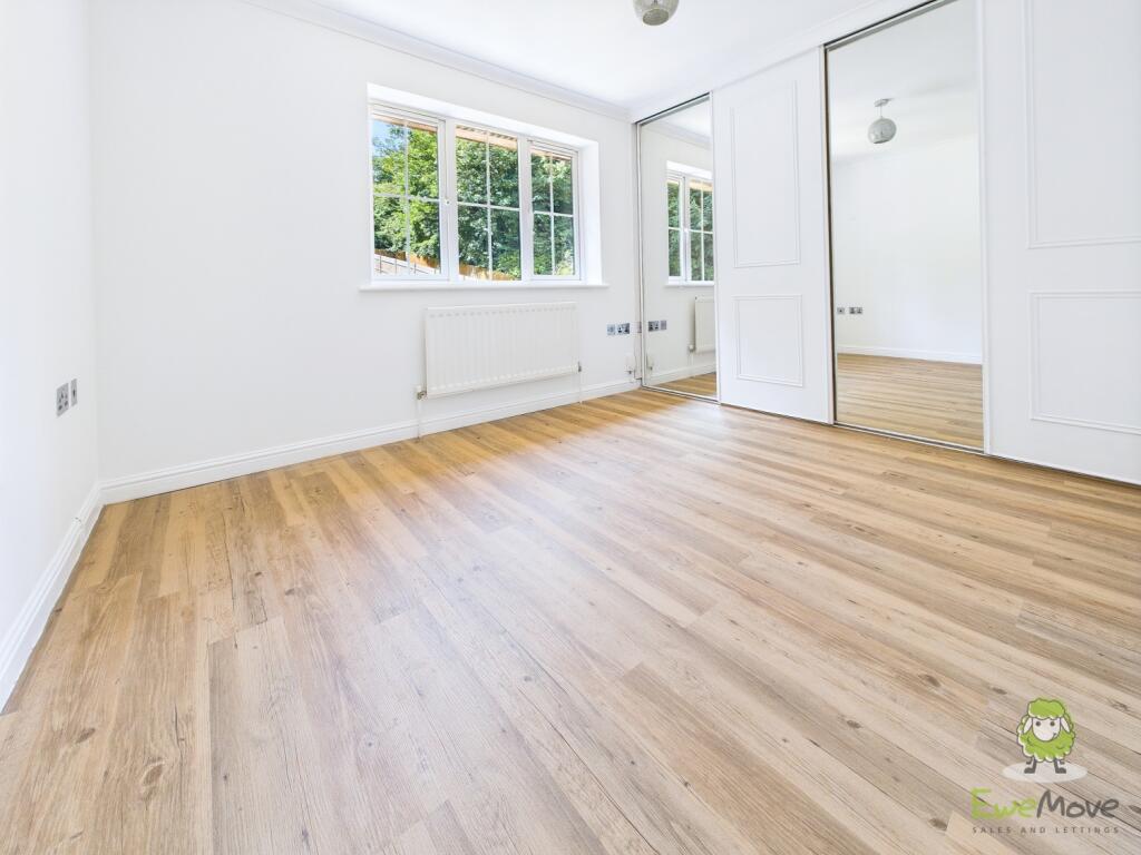 CAM01543G0-PR0147-STILL025