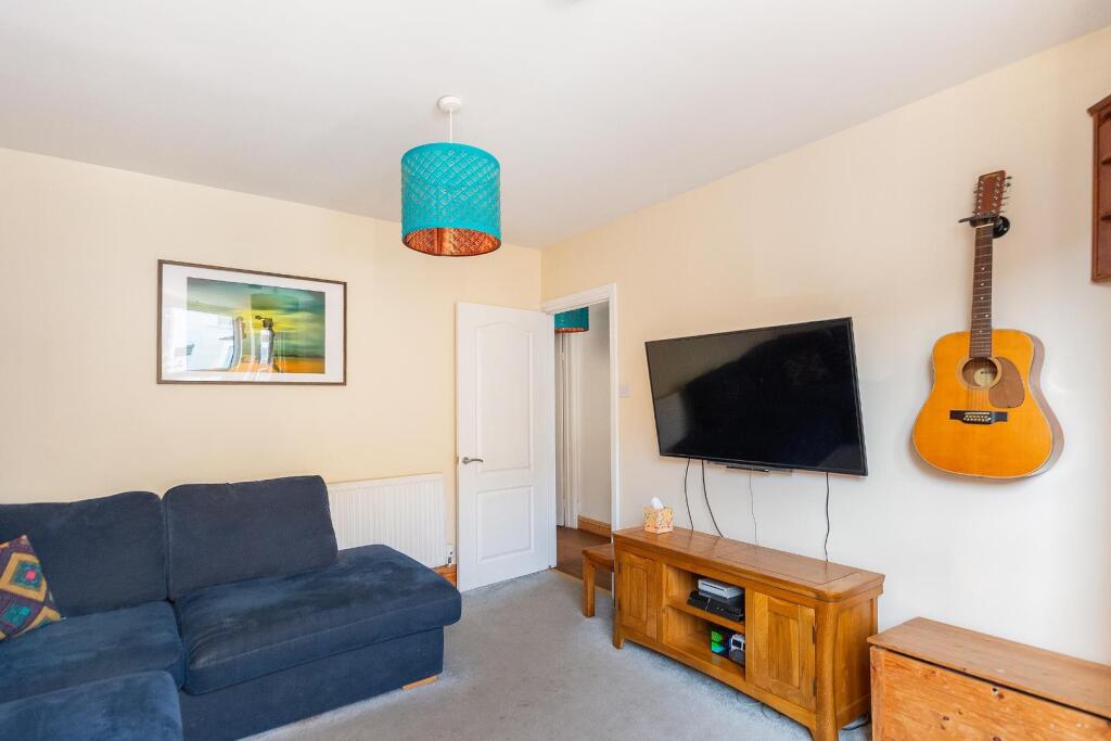 0B5SEE - Living Room A.jpg