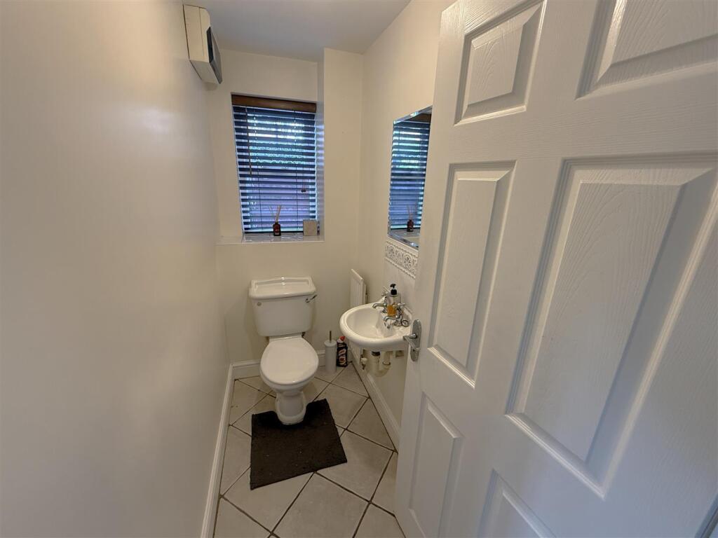 Downstairs WC.JPG