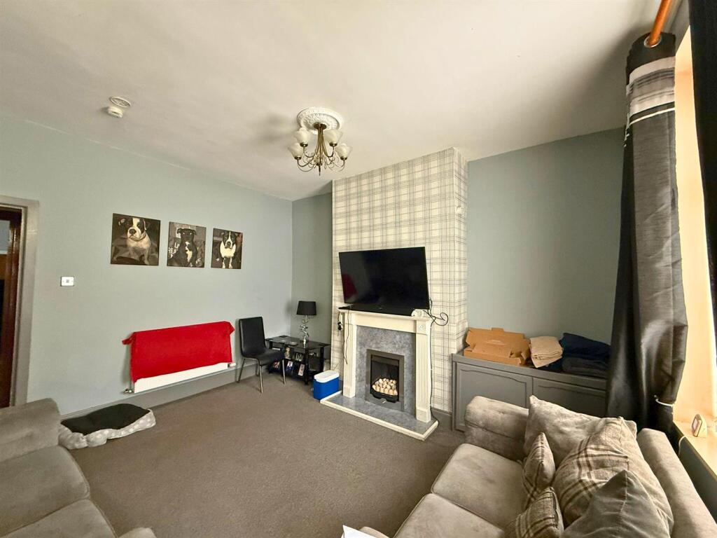 Livingroom part 3.jpg