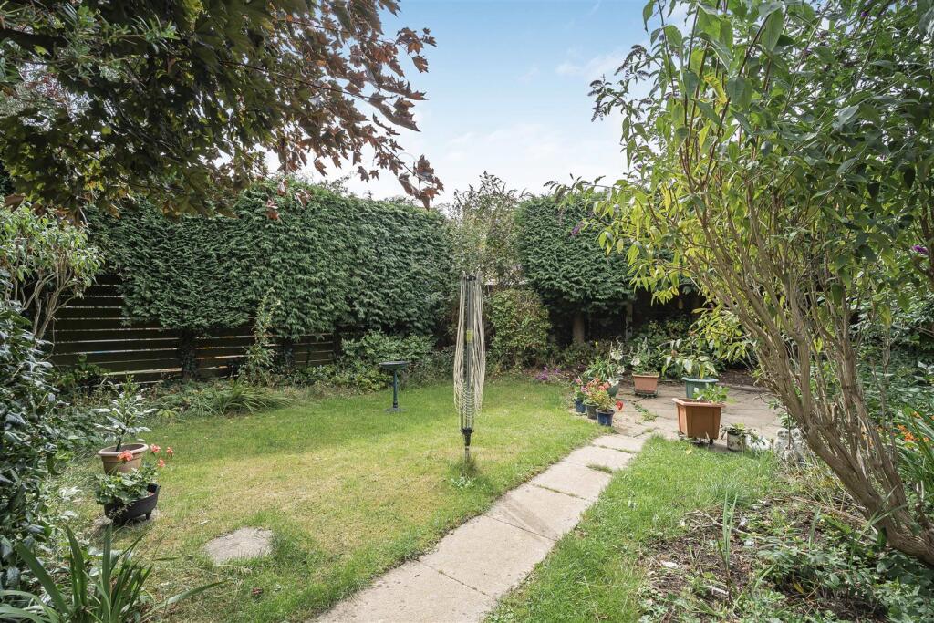 10 Beech Avenue, Lutterworth
