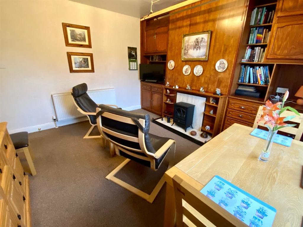 kitson hill road 34 dining room 2.jpg
