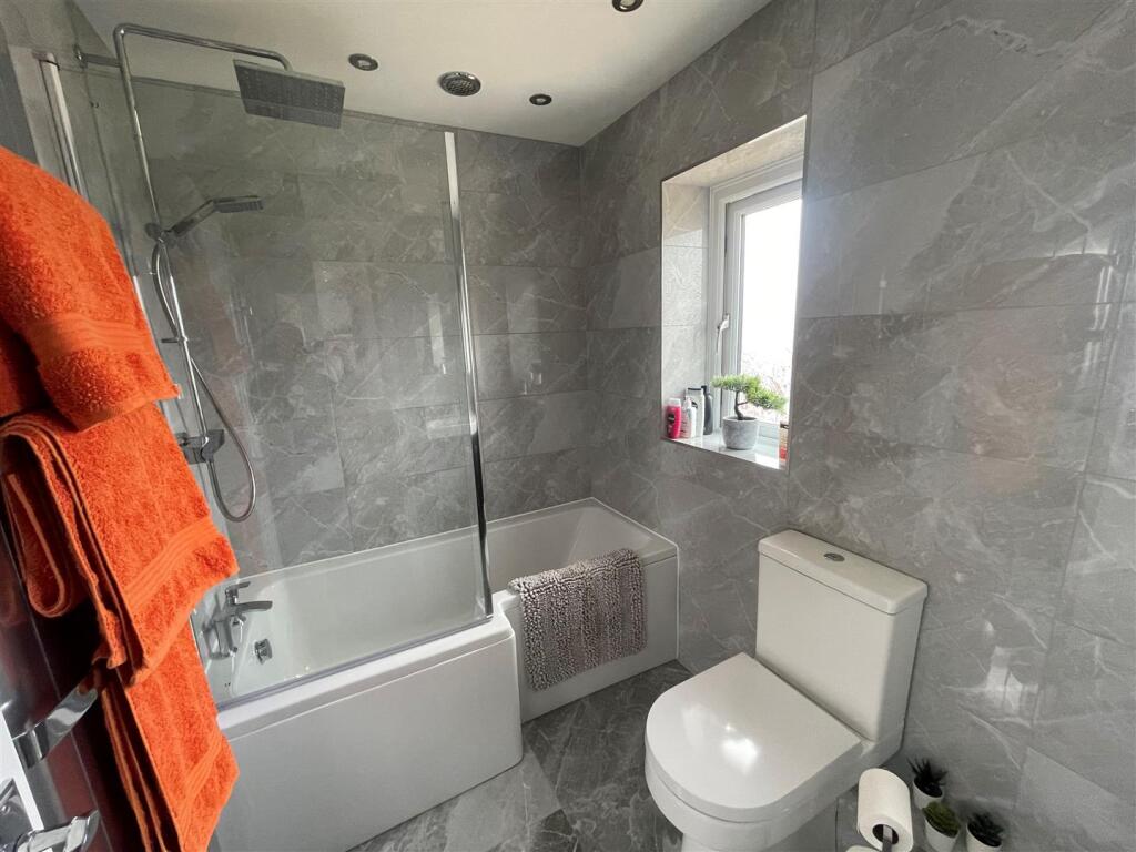 bathroom 2.jpg