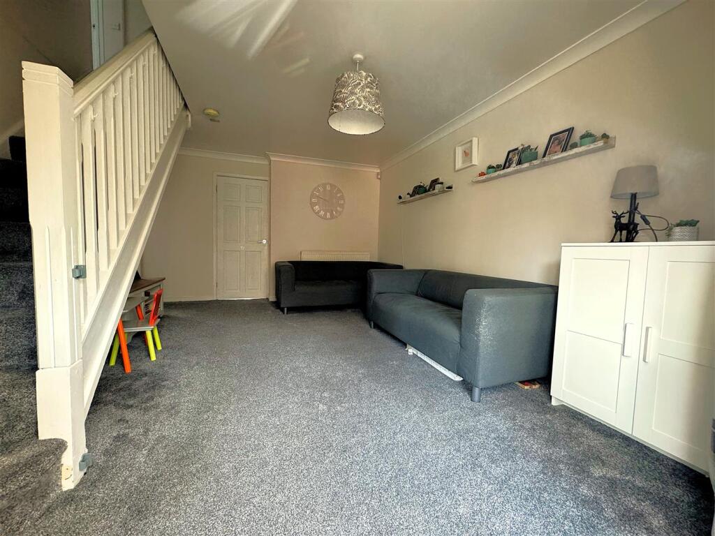 Lounge 2.jpg